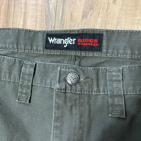 Wrangler Riggs Workwear Shorts Men’s Size 46 Ripstop Green Cargo Carpenter - Picture 4 of 9